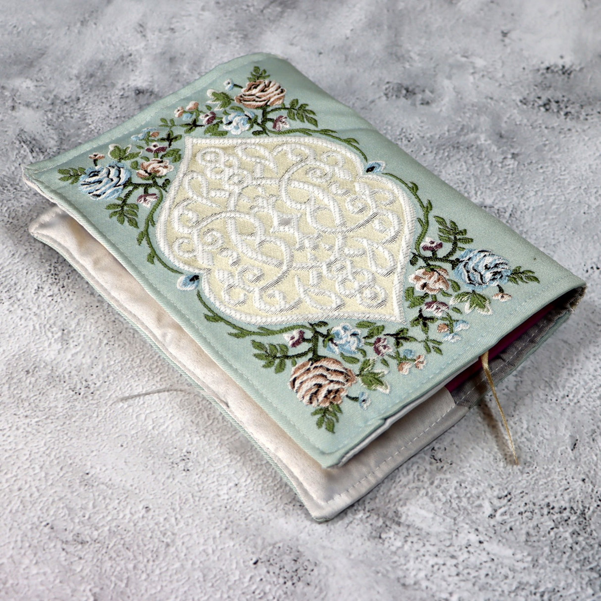 غطاء حريري مطرز لحفظ المصحف 14*20