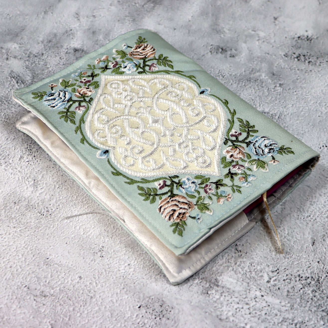 غطاء حريري مطرز لحفظ المصحف 14*20