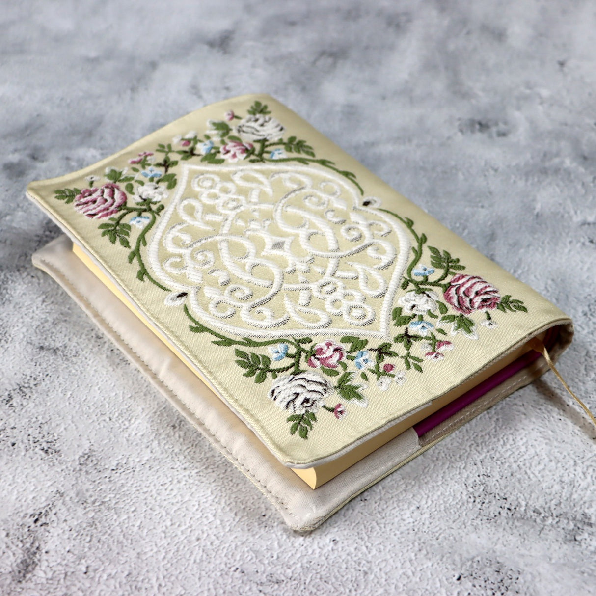 غطاء حريري مطرز لحفظ المصحف 14*20