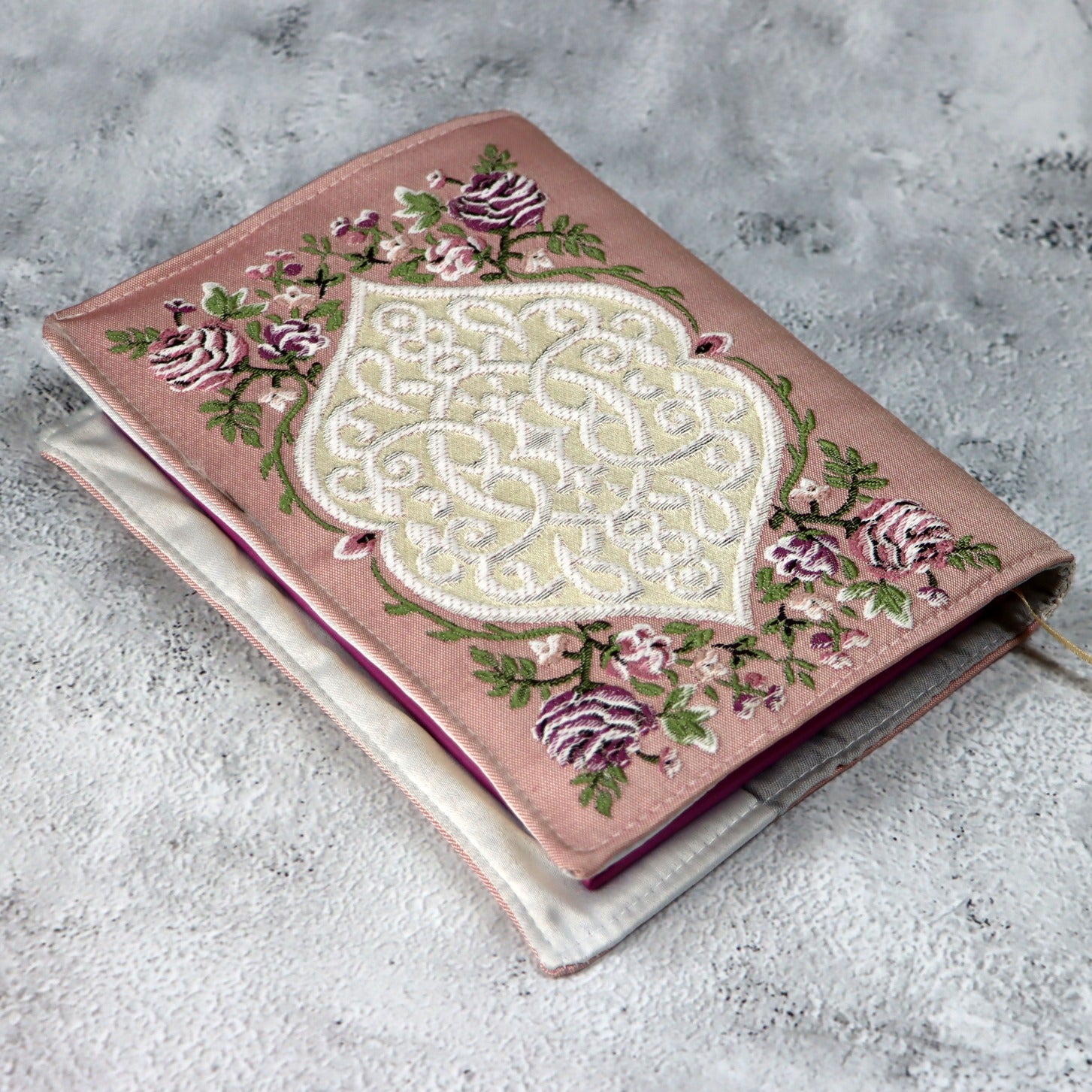 غطاء حريري مطرز لحفظ المصحف 14*20